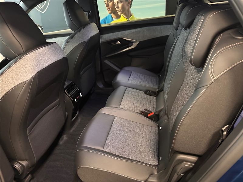 Peugeot 5008 (2025) 1,2 ALLURE Hybrid 145 e-DCS6 - fotka 7 z 8