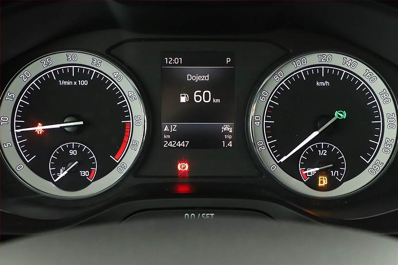 Škoda Karoq (2019) Style 1.6 TDI, Automat, Navi - fotka 8 z 21