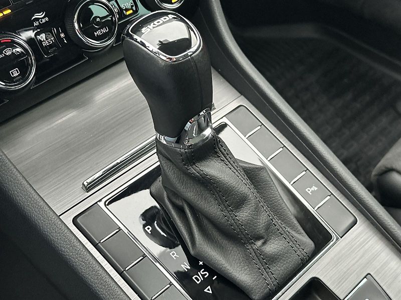 Škoda Superb (2023) Combi 2.0 TDI DSG Style + - fotka 15 z 28
