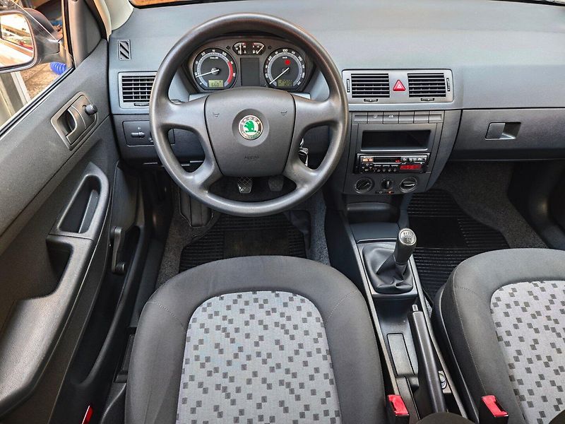 Škoda Fabia (2005) 1.4 16V Classic Klima 24.500km - fotka 15 z 40