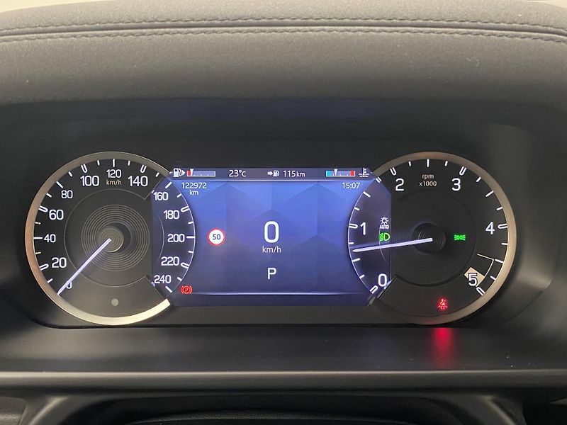Land Rover Defender 110 D250 SE AWD AUT CZ - fotka 25 z 49