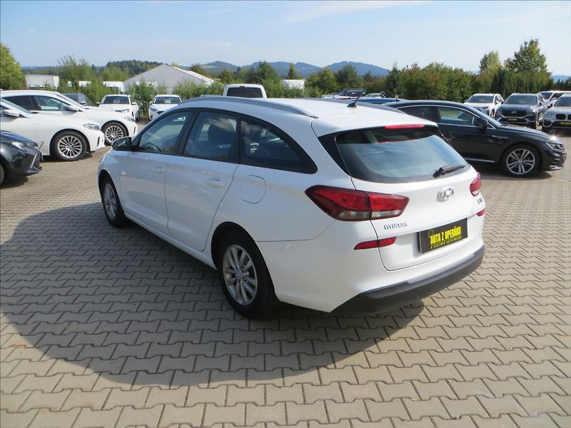 Hyundai i30 1,6 CRDi 85kW Komfort ČR DPH - fotka 5 z 23