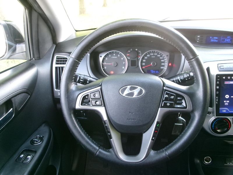 Hyundai i20 (2014) 1,2i - ZADÁNO - fotka 23 z 25