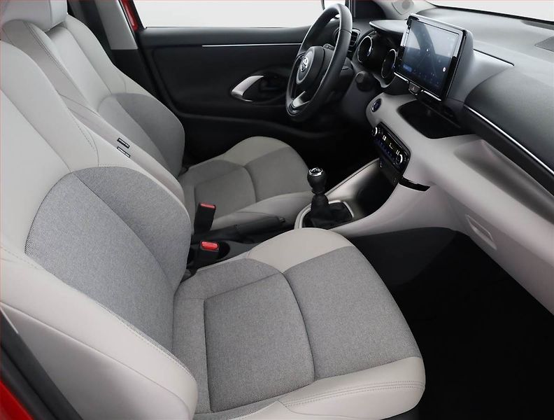 Toyota Yaris (2023) Executive 1.5 VVT-i, ČR,1.maj - fotka 7 z 17