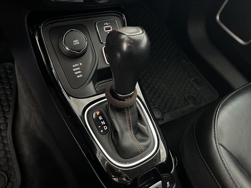 Jeep Compass 2,0   M-Jet 103kW,4x4 - fotka 21 z 26
