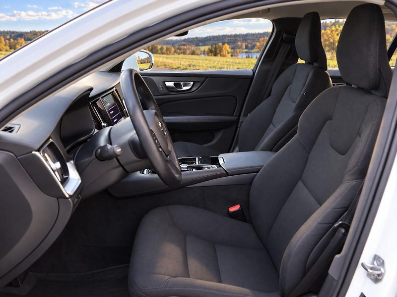 Volvo V60 2,0 B5 AWD Momentum Pro AT DPH - fotka 11 z 22