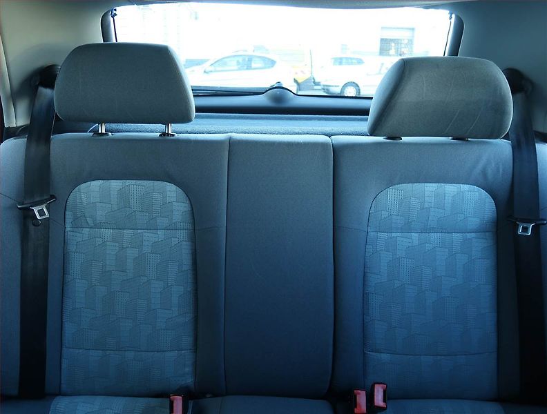Škoda Fabia (2001) 1.4, nová STK, zamluveno - fotka 10 z 15