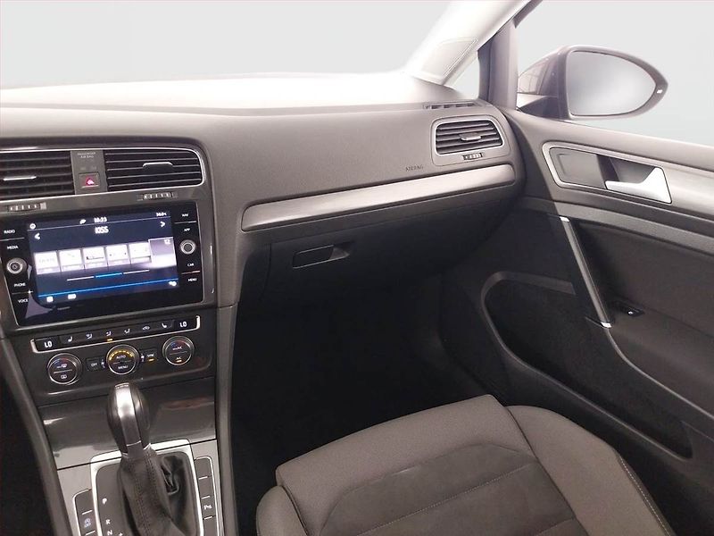 Volkswagen Golf (2018) Comfortline 1.6 TDI, Automat - fotka 8 z 21