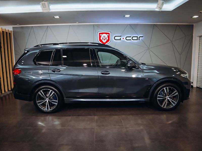 BMW X7 xDrive40i - fotka 4 z 32