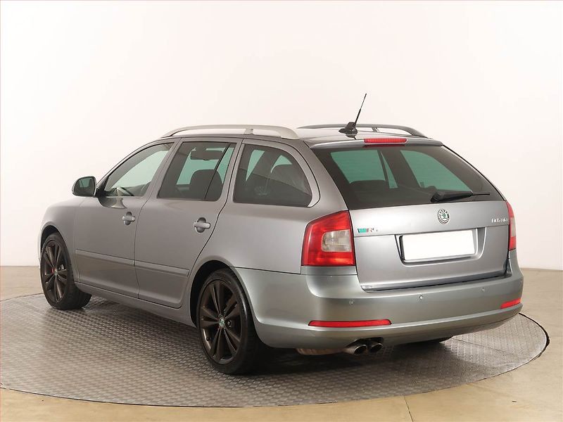 Škoda Octavia (2013) RS 2.0 TSI, Automat, Navi - fotka 4 z 19