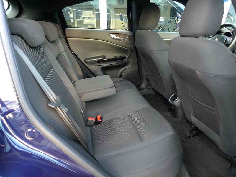 Alfa Romeo Giulietta 1,4 TB 125kW Navi Panorama - fotka 21 z 39