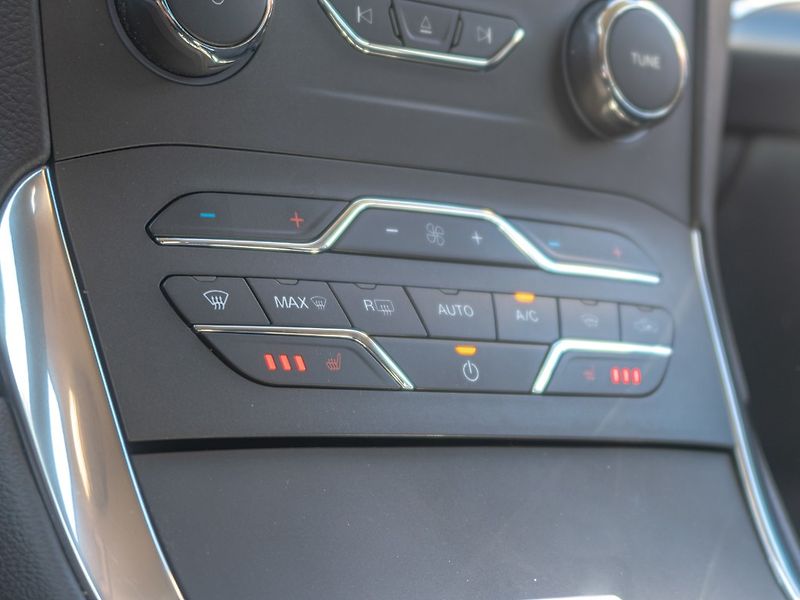 Ford S-MAX (2017) ČR 2.0D 110KW 1maj – NAVIGACE - fotka 27 z 53