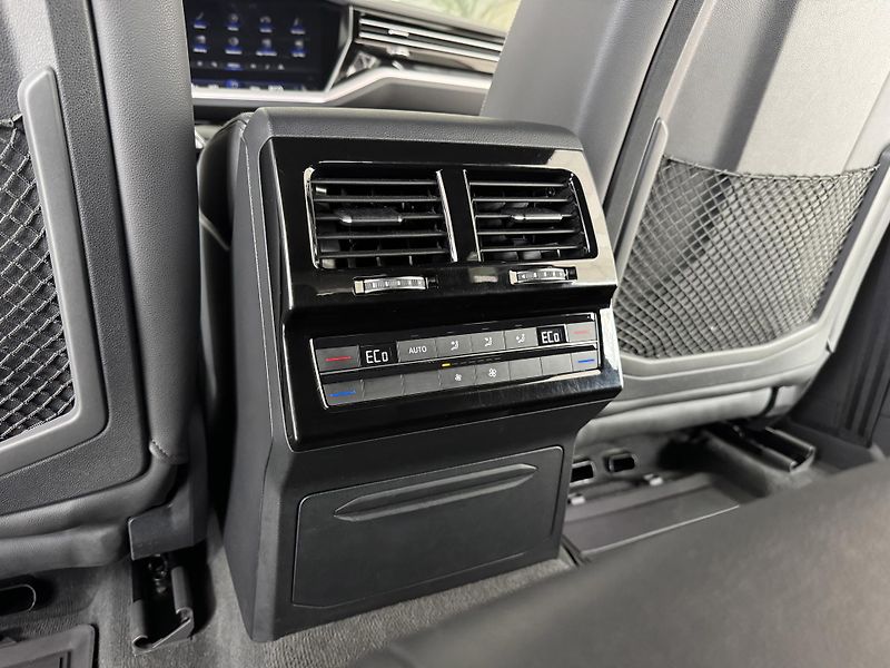 Volkswagen Touareg 3,0TDI 210kW*Discover*Vzduch - fotka 40 z 46