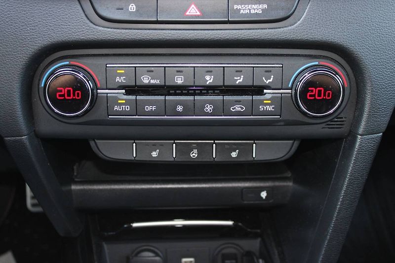 Kia XCeed (2020) 1.6 T-GDI 150kW automat LED - fotka 23 z 32