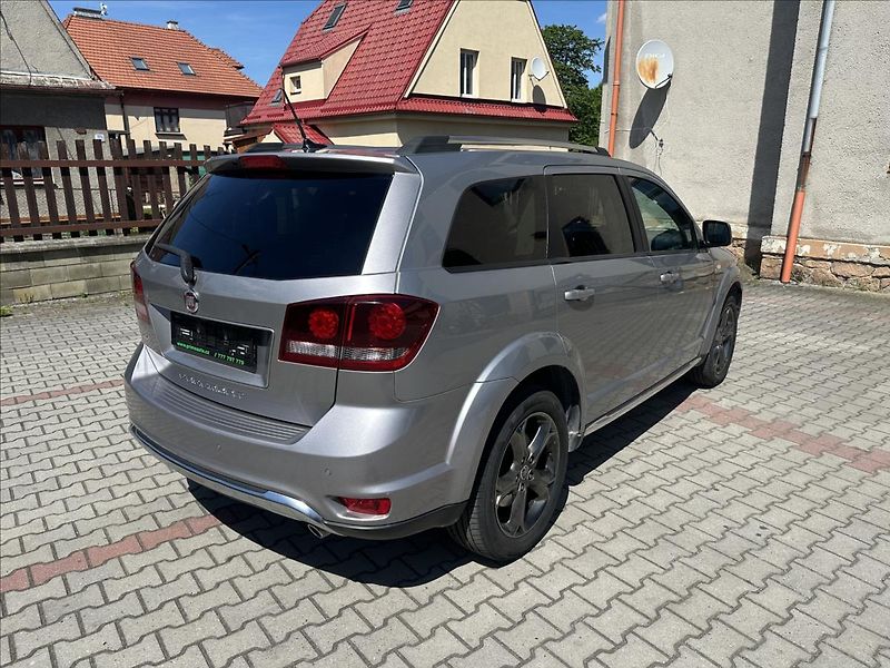 Fiat Freemont 2,0 CROSS 4x4 AUTOMAT - fotka 3 z 32