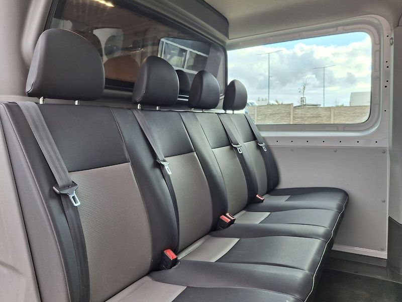 Volkswagen Crafter (2019) 2.0 TDI, 7 míst, ZÁRUKA - fotka 20 z 29