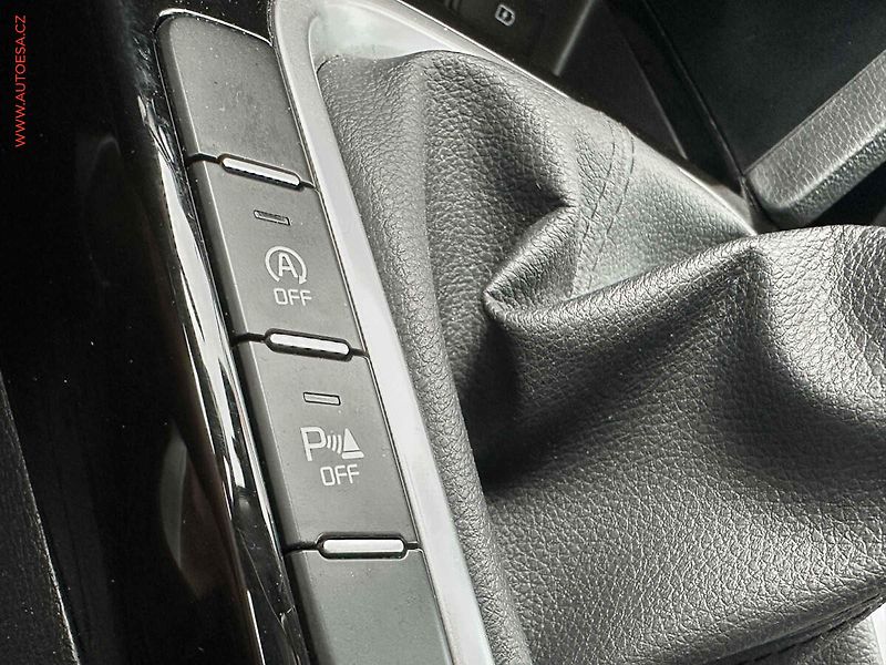 Kia XCeed (2021) 1.5 T-GDi, ČR, servis.kniha. - fotka 20 z 23