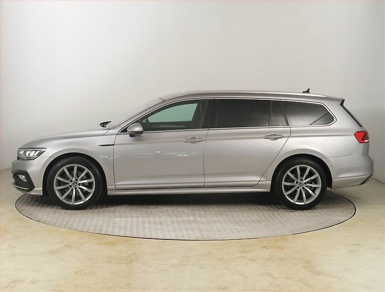 Volkswagen Passat (2020) R-Line 2.0 TDI, Serv.kniha - fotka 3 z 24