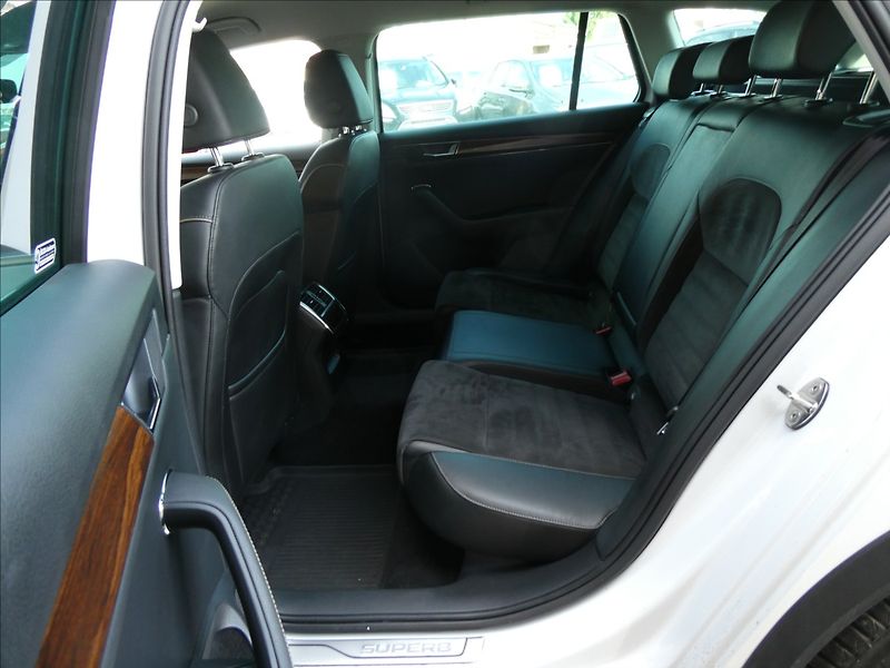 Škoda Superb 2,0 TDi 147kW SCOUT,DSG,4x4,DP - fotka 23 z 49