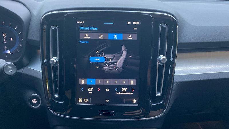 Volvo XC40 CORE, B3 FWD, 120+10 kW / 163+ - fotka 18 z 29