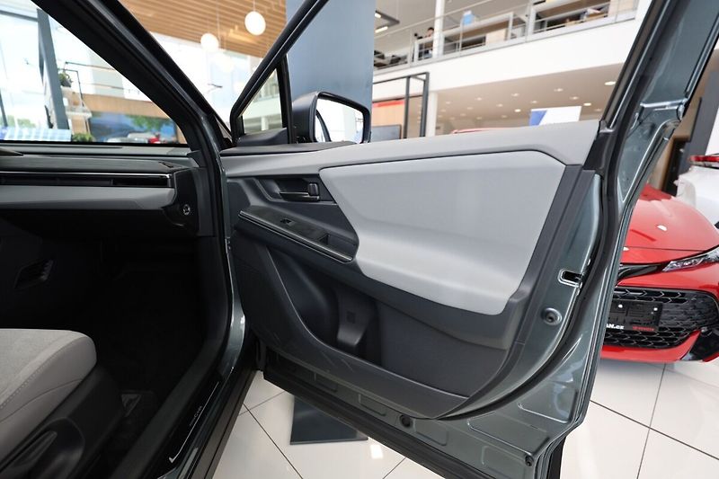 Toyota C-HR EXECUTIVE VIP světlý interiér - fotka 6 z 19