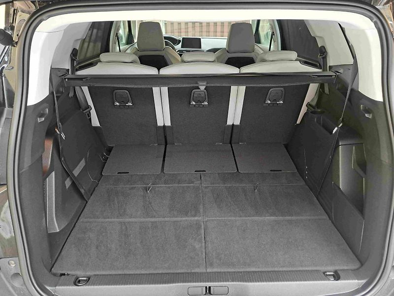 Peugeot 5008 (2020) 1,2PT EAT8 ALLURE - fotka 19 z 26