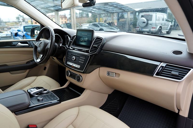Mercedes-Benz GLE 350d 4Matic AMG/20/ČR - fotka 19 z 35