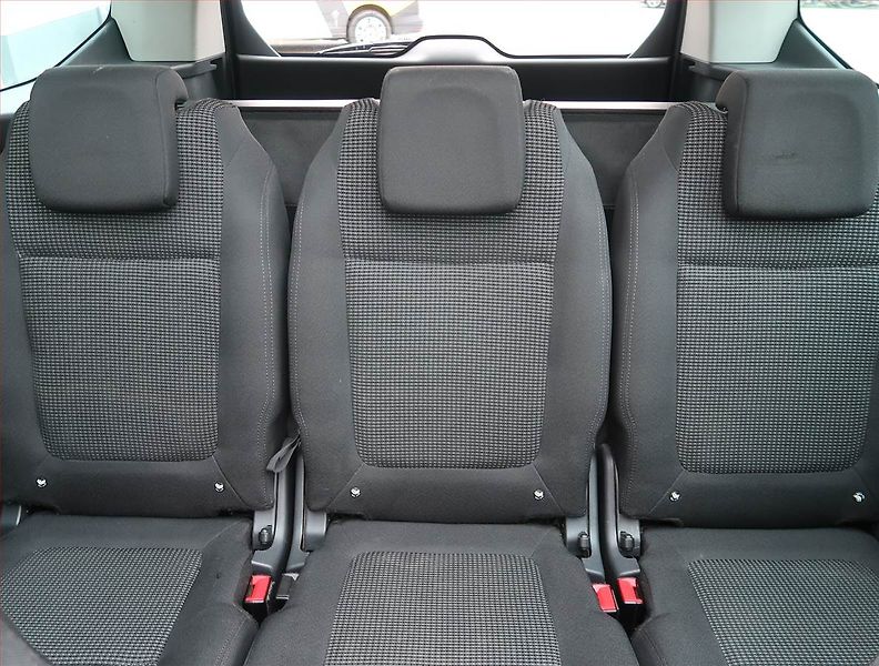 Peugeot 5008 (2011) 2.0 HDI, Navi, Tempomat - fotka 10 z 25