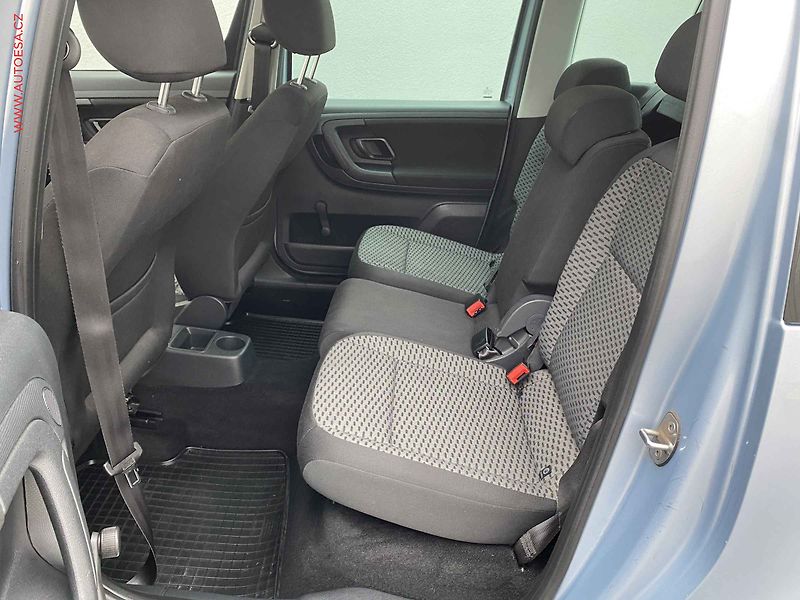 Škoda Roomster (2011) 1.4 16V, ČR, Ambiente, zámek - fotka 10 z 15