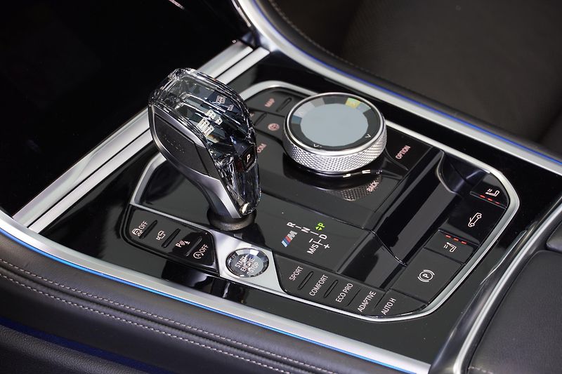 BMW Řada 8 BMW 850i Xdrive cabrio - fotka 22 z 44