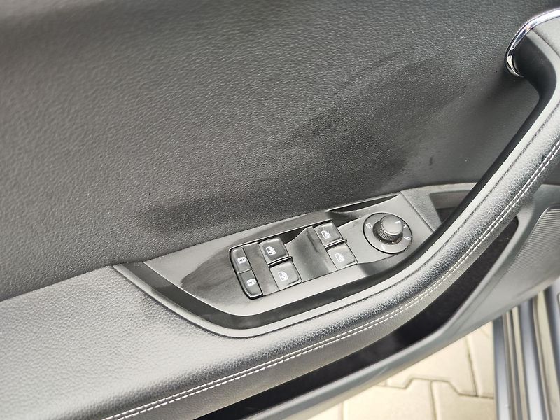 Škoda Superb 2.0 TDI/110kW Style DSG - fotka 33 z 35