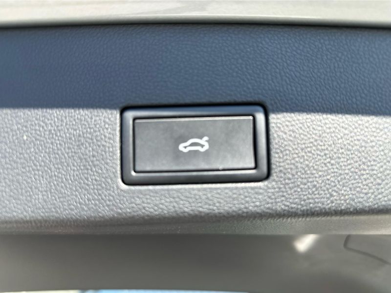 Volkswagen Golf (2025) People 2,0 TDI 7DSG - fotka 16 z 25