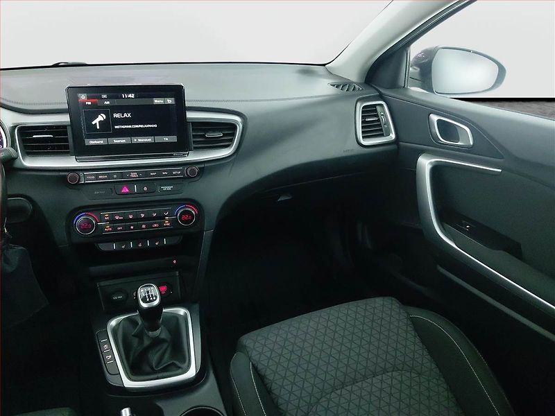 Kia Ceed (2018) 1.6 CRDi, Serv.kniha, Navi - fotka 8 z 19