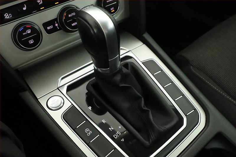 Volkswagen Passat (2016) Comfortline 2.0 TDI, Automat - fotka 12 z 18