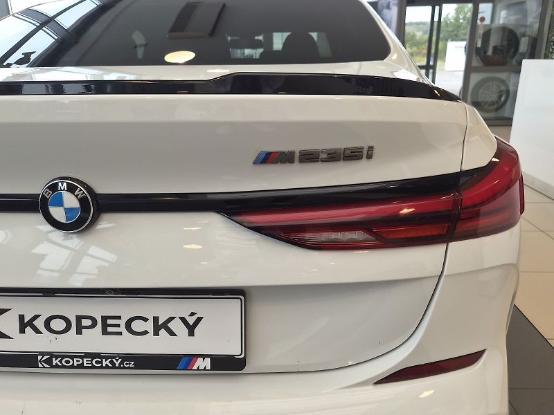 BMW Řada 2 M235i xDrive Gran Coupé - fotka 8 z 25