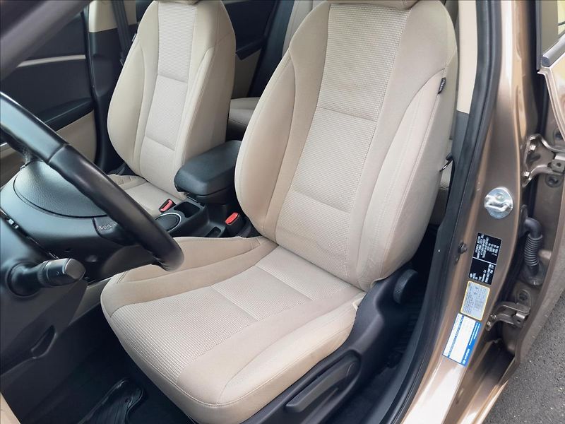 Hyundai i30 1,4i16V 73kW - fotka 17 z 48