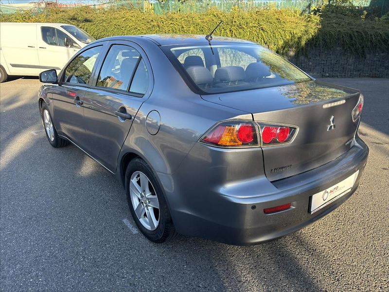 Mitsubishi Lancer 1,6 i 86kW Inform ČR 2xKOLA - fotka 3 z 28