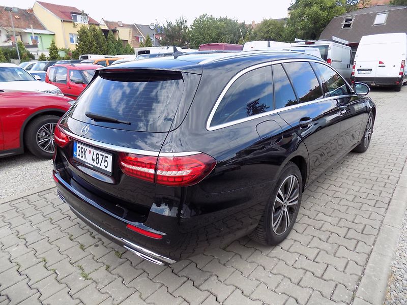 Mercedes-Benz Třídy E 220 D 4MATIC 143 KW TOP!!! - fotka 9 z 40