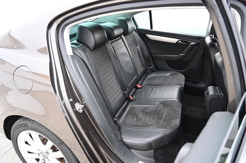 Volkswagen Passat 2.0TSI 155KW DSG Highline 7/14 - fotka 25 z 33