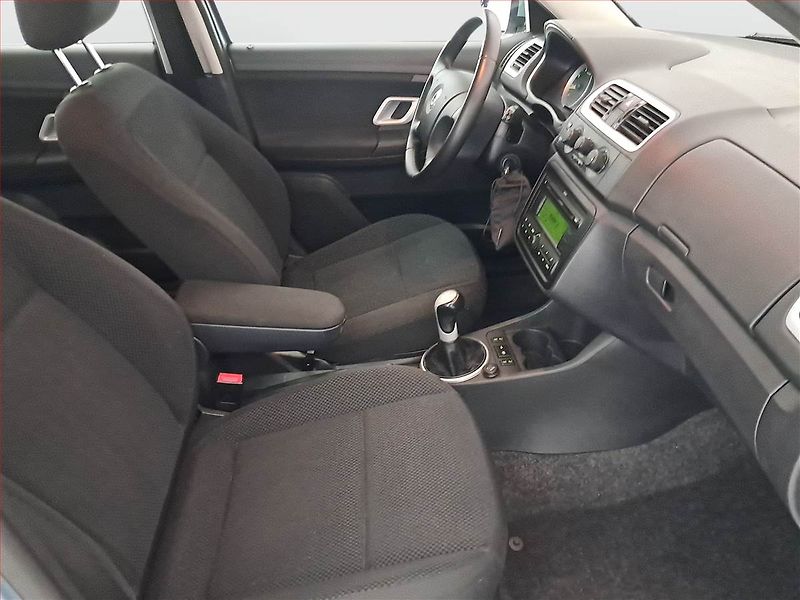 Škoda Fabia (2008) 1.6 16V, Serv.kniha, Tempomat - fotka 9 z 17