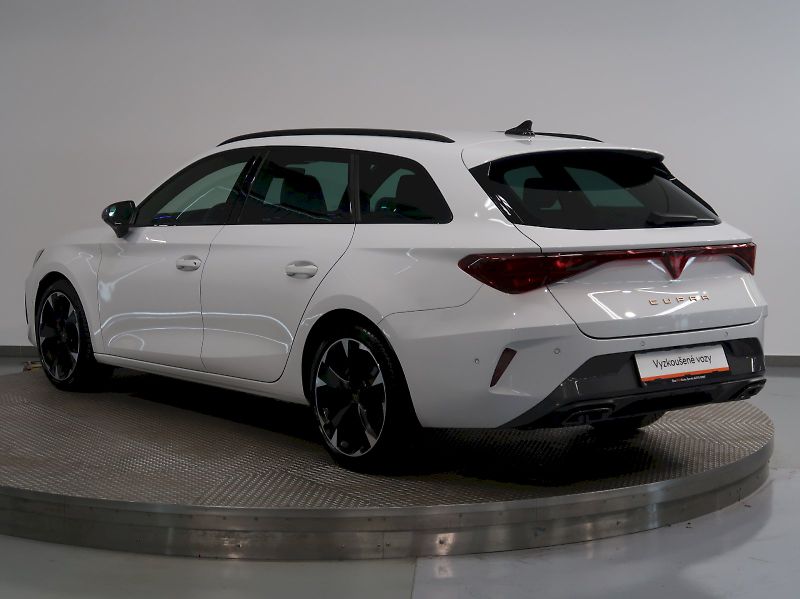 Cupra Leon (2025) ST 1.5 eTSI 110KW DSG - fotka 7 z 43