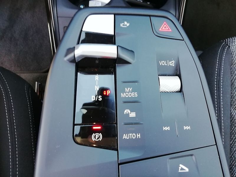 BMW Řada 2 218i 100 kW Active Tourer - fotka 15 z 19