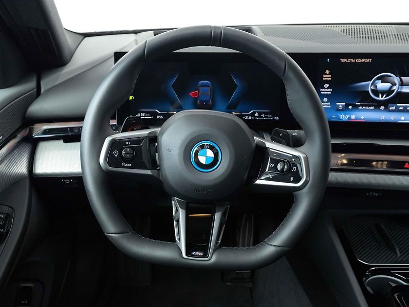 BMW Řada 5 550e xDrive - fotka 13 z 22