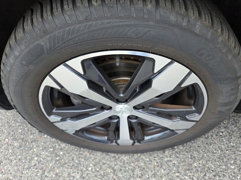 Peugeot 5008 (2024) 1.2 PT 130 ALLURE PACK EAT8 - fotka 33 z 34