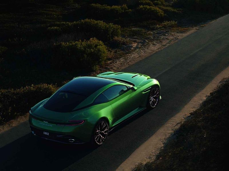 Aston Martin DB12