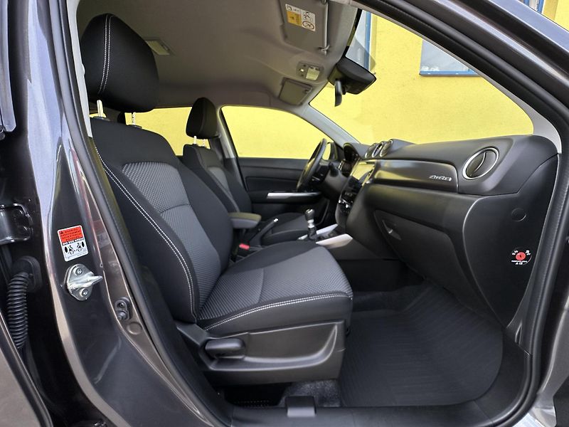 Suzuki Vitara (2024) 4x4*1.4 hybrid/95Kw * 1.Maj.  - fotka 18 z 38