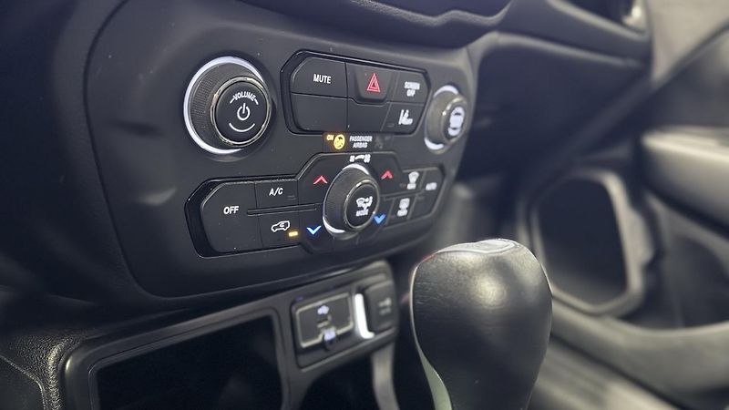 Jeep Renegade (2022) 1.5 T4 MHEV,LIMITED,ZÁRUKA - fotka 24 z 30