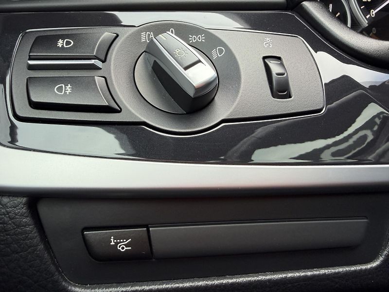 BMW Řada 5 530D, 190kw, HUD, PANO, Tažné - fotka 16 z 21