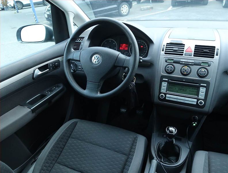 Volkswagen Touran (2007) Trendline 1.9 TDI, 7 míst - fotka 7 z 16
