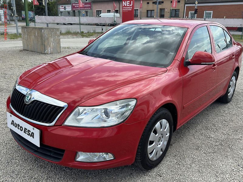 Škoda Octavia (2011) 2.0TDI, ČR, autoAC - fotka 3 z 18
